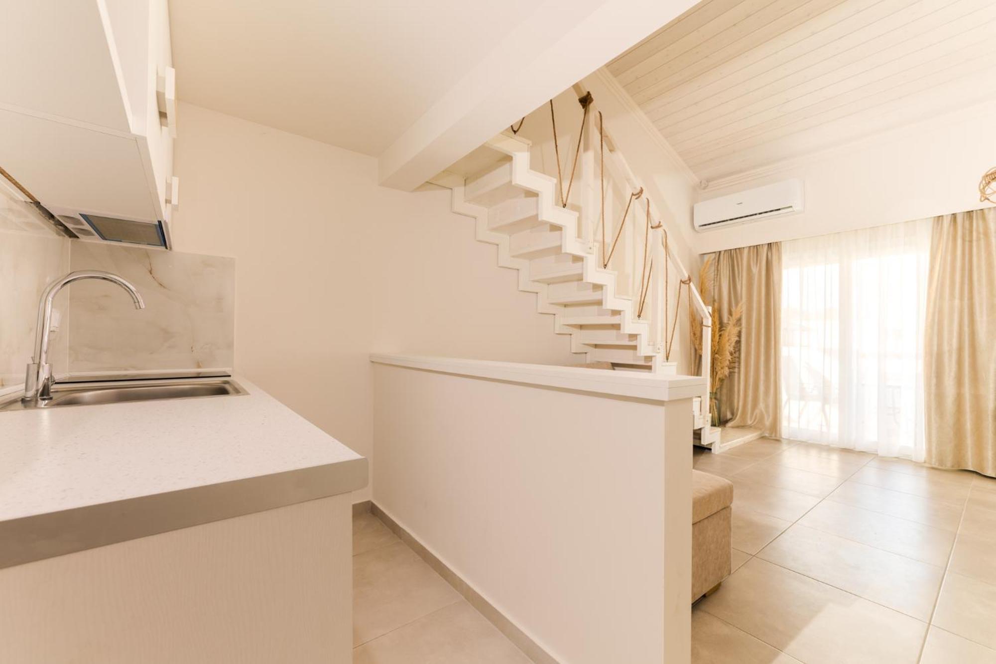 Mystery Suites And Apartments Neoi Poroi Dış mekan fotoğraf